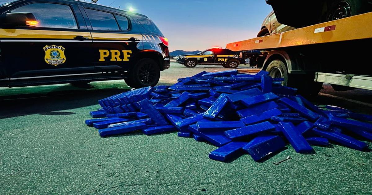 PRF apreende 400 kg de maconha em veículo que empreendeu fuga na BR-116, em Jequié