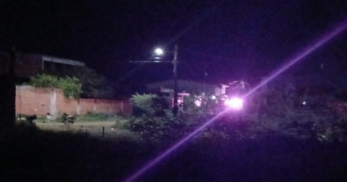 Polícia prende suspeito de matar um homem com facada na cabeça e ferir outro em Japomirim