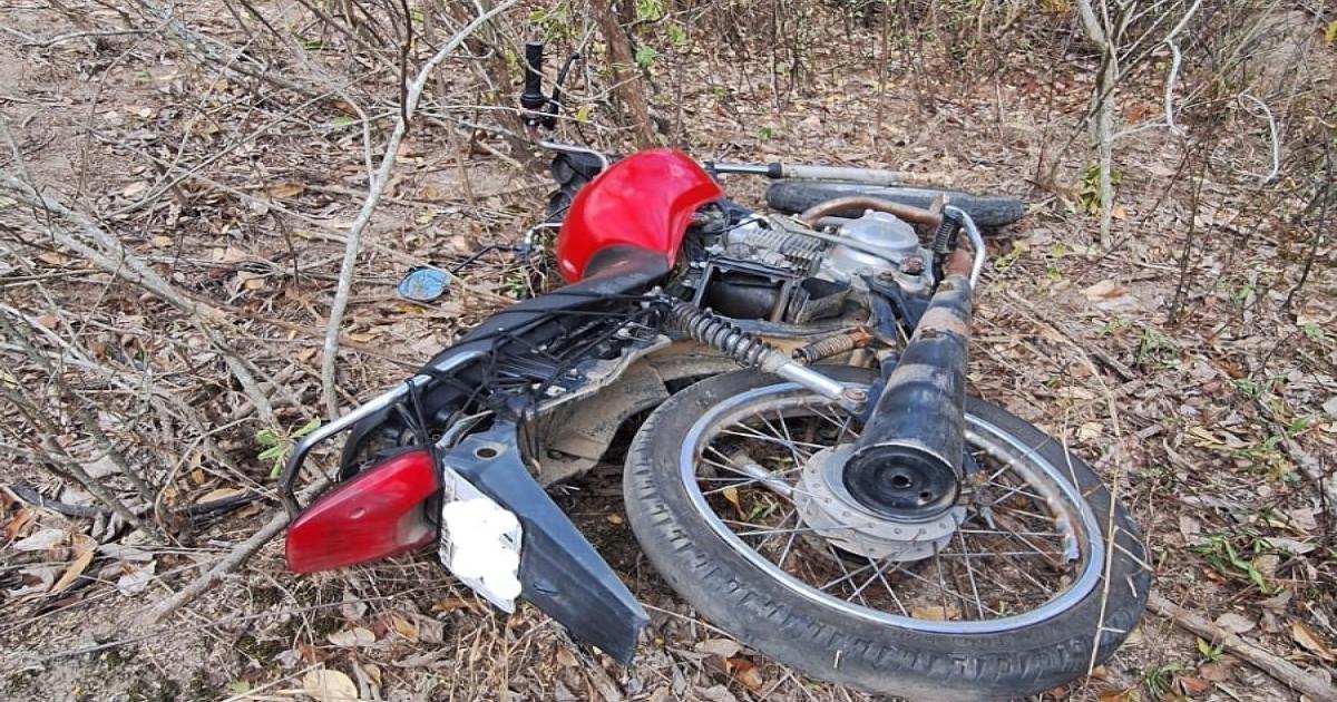 Motocicleta adulterada é encontrada em matagal em Jequié