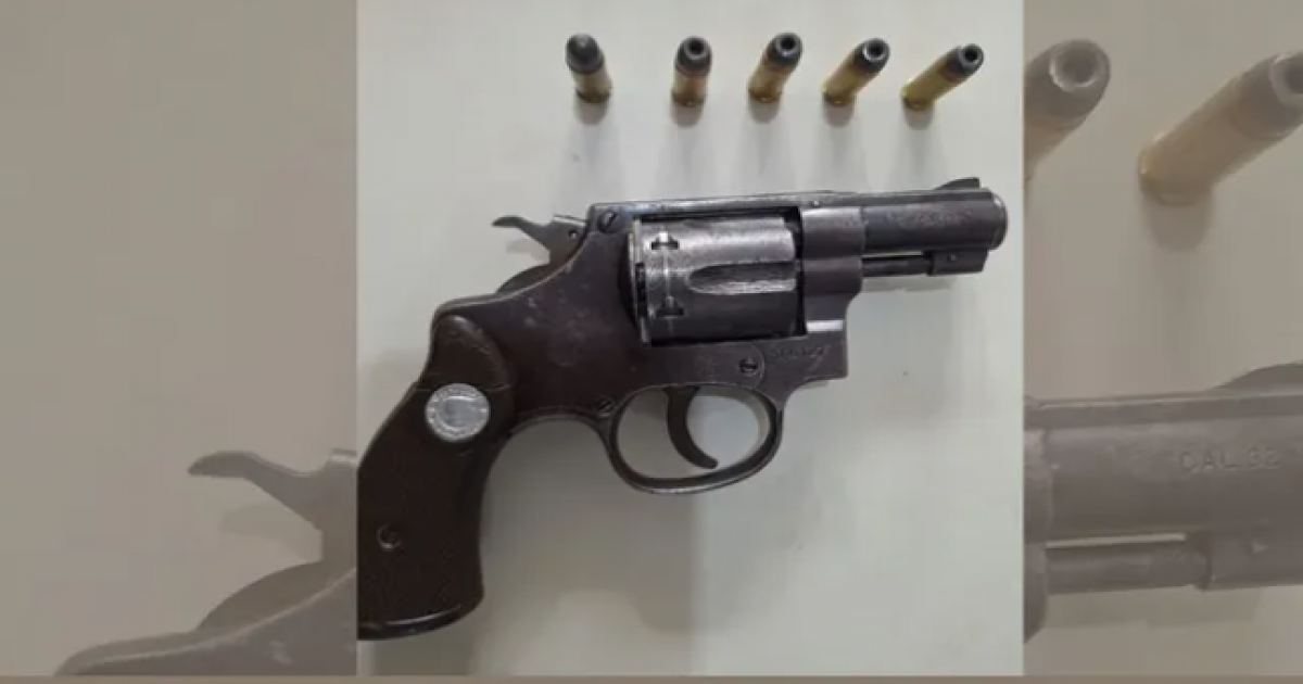 PM apreende arma de fogo no centro de Nova Ibiá após denúncia