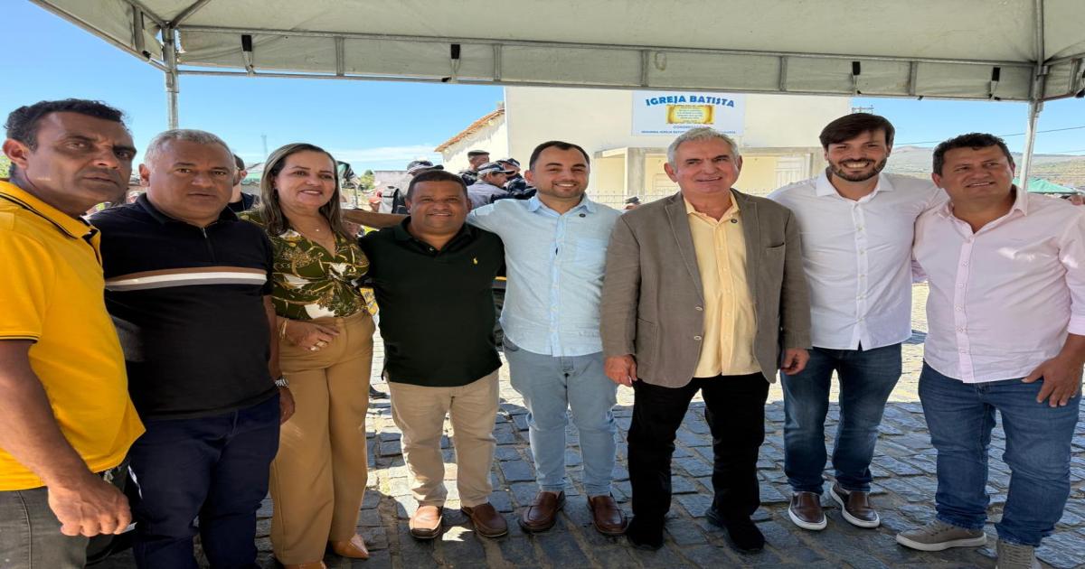 Prefeito de Itagi se reúne com Senador Angelo Coronel em Boa Nova Prefeito de Itagi se reúne com Senador Angelo Coronel em Boa Nova