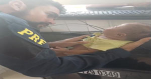 PRF salva bebê engasgado em Feira de Santana