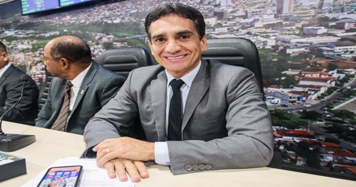 Gutinha apresenta proposta para garantir vagas a taxistas e motoristas de aplicativo no Ceavig