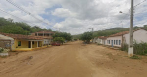 Gutinha pede conclusão da rede de esgoto e concretagem da avenida principal do Baixão