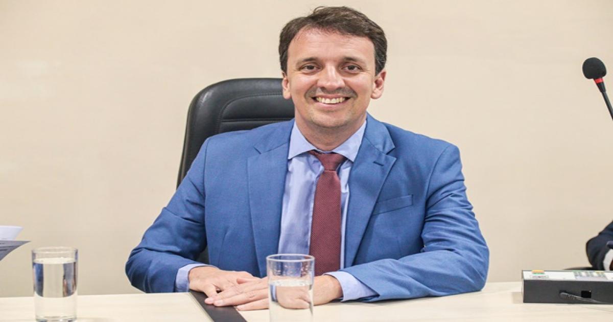 Matheus Budega propõe criação do programa Remédio em Casa