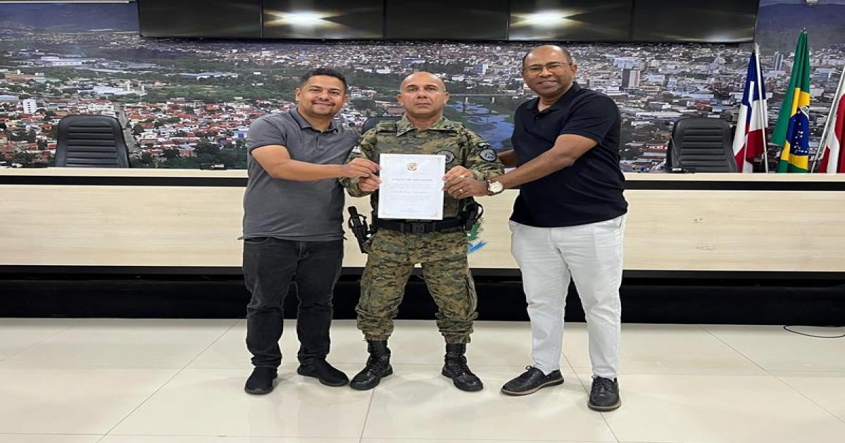 Câmara de Vereadores de Jequié entrega Moção de Aplausos ao 1º Sargento PM Edvaldo Junior