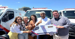 Deputado Patrick Lopes entrega ambulâncias para Ipiaú e Ibirataia ao lado do governador Jerônimo Rodrigues