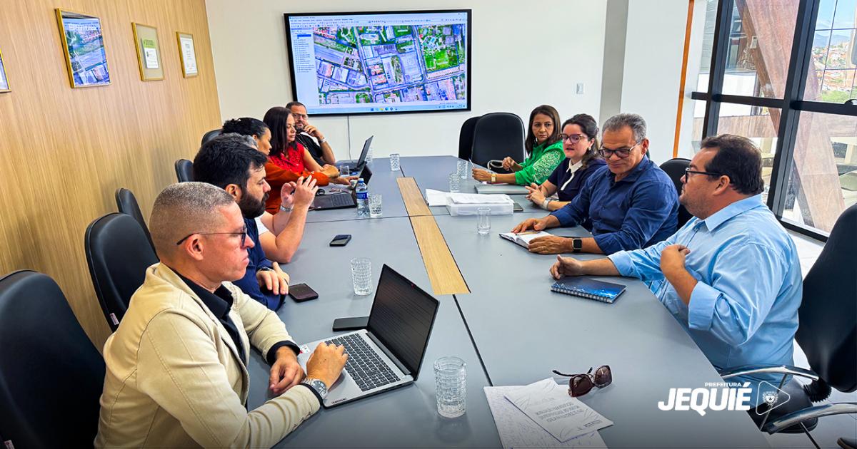 Prefeitura de Jequié promove reunião técnica para implementação da Regularização Fundiária Industrial no município