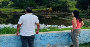 Jitaúna: Prefeitura realiza limpeza e abertura das margens do Rio Preto do Costa