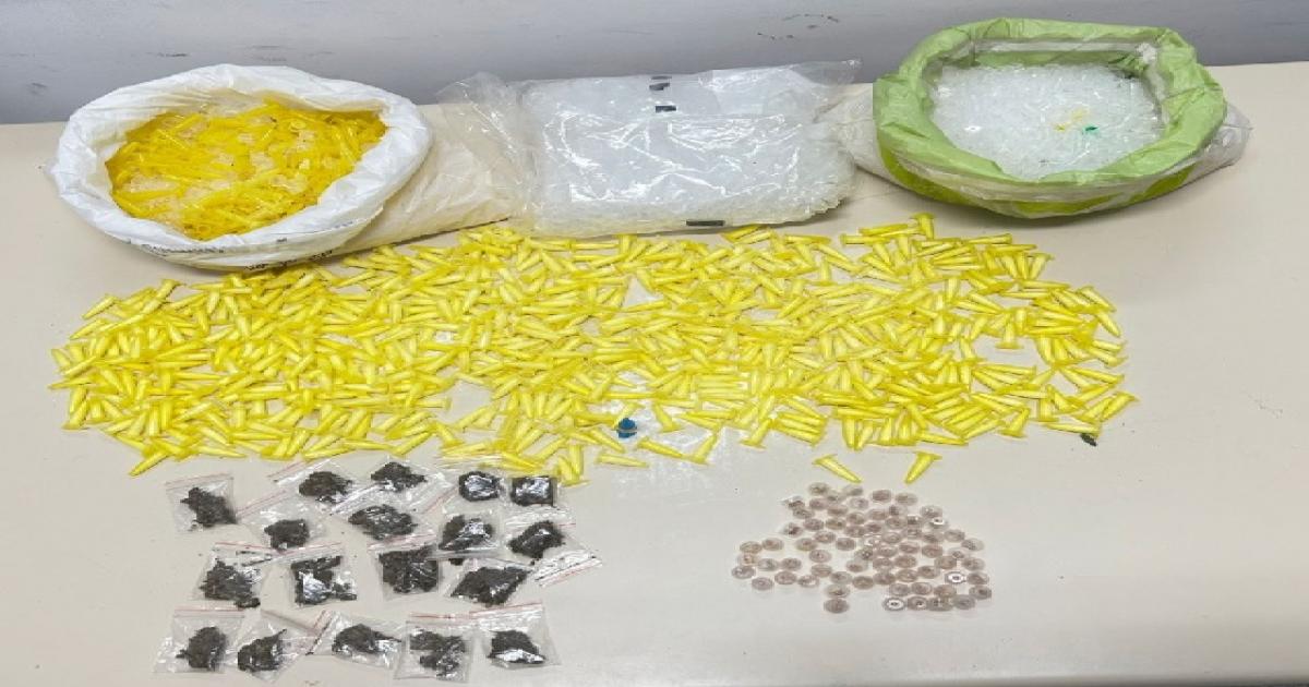 Polícia encontra grande quantidade de drogas em construção abandonada no bairro Joaquim Romão, em Jequié