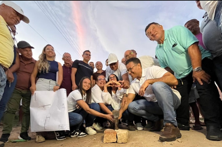 Silva Neto destaca avanços em Araci durante lançamento de obras de pavimentação