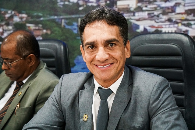 Gutinha solicita asfaltamento das Ruas Itajuru, Capitão Silvino e Carneiro Ribeiro