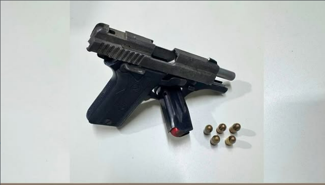 PM e Guarda Municipal apreendem pistola com numeração suprimida durante ação em Jaguaquara PM e Guarda Municipal apreendem pistola com numeração suprimida durante ação em Jaguaquara