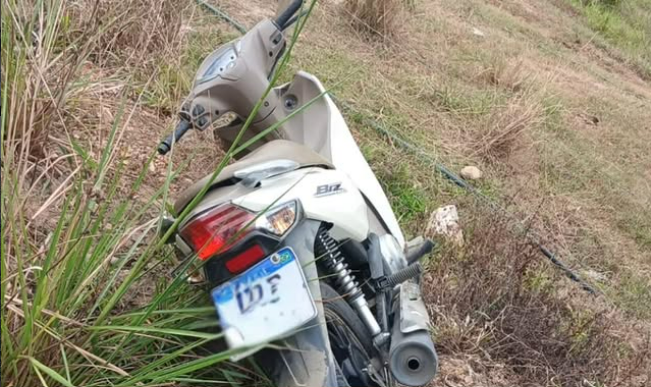 Polícia recupera motocicleta com restrição de furto na BA-541, em Ipiaú