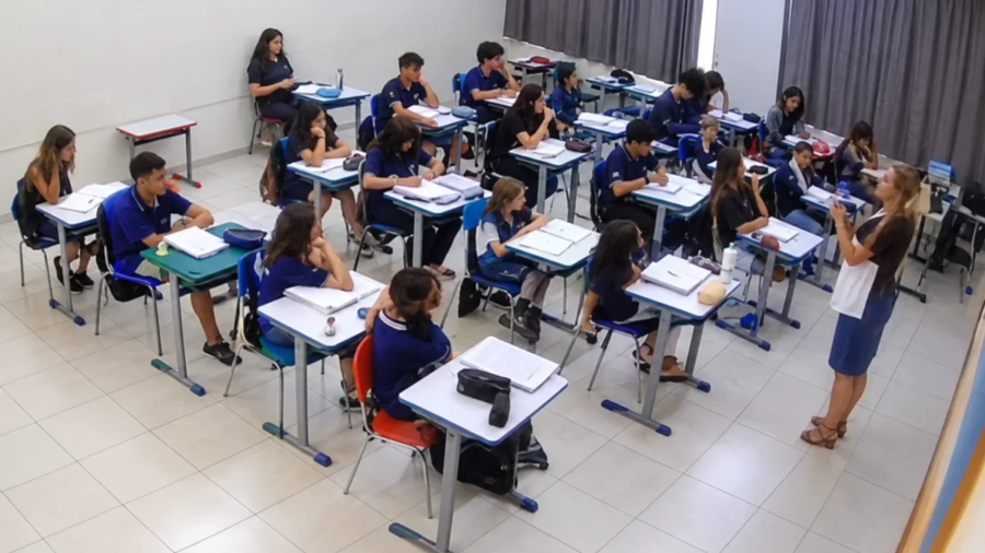 Professora é afastada por dizer que alunos morreriam em eventual governo Flávio
