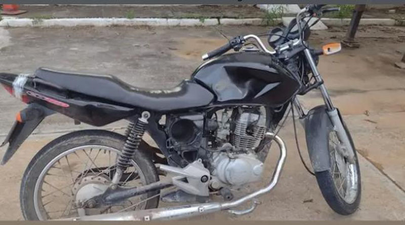 Dois são conduzidos à delegacia com droga e moto adulterada em Jequié
