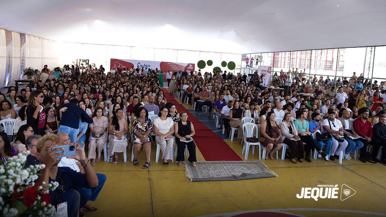 Prefeitura de Jequié promove cerimônia de posse de mais de 420 novos servidores da Educação Prefeitura de Jequié promove cerimônia de posse de mais de 420 novos servidores da Educação