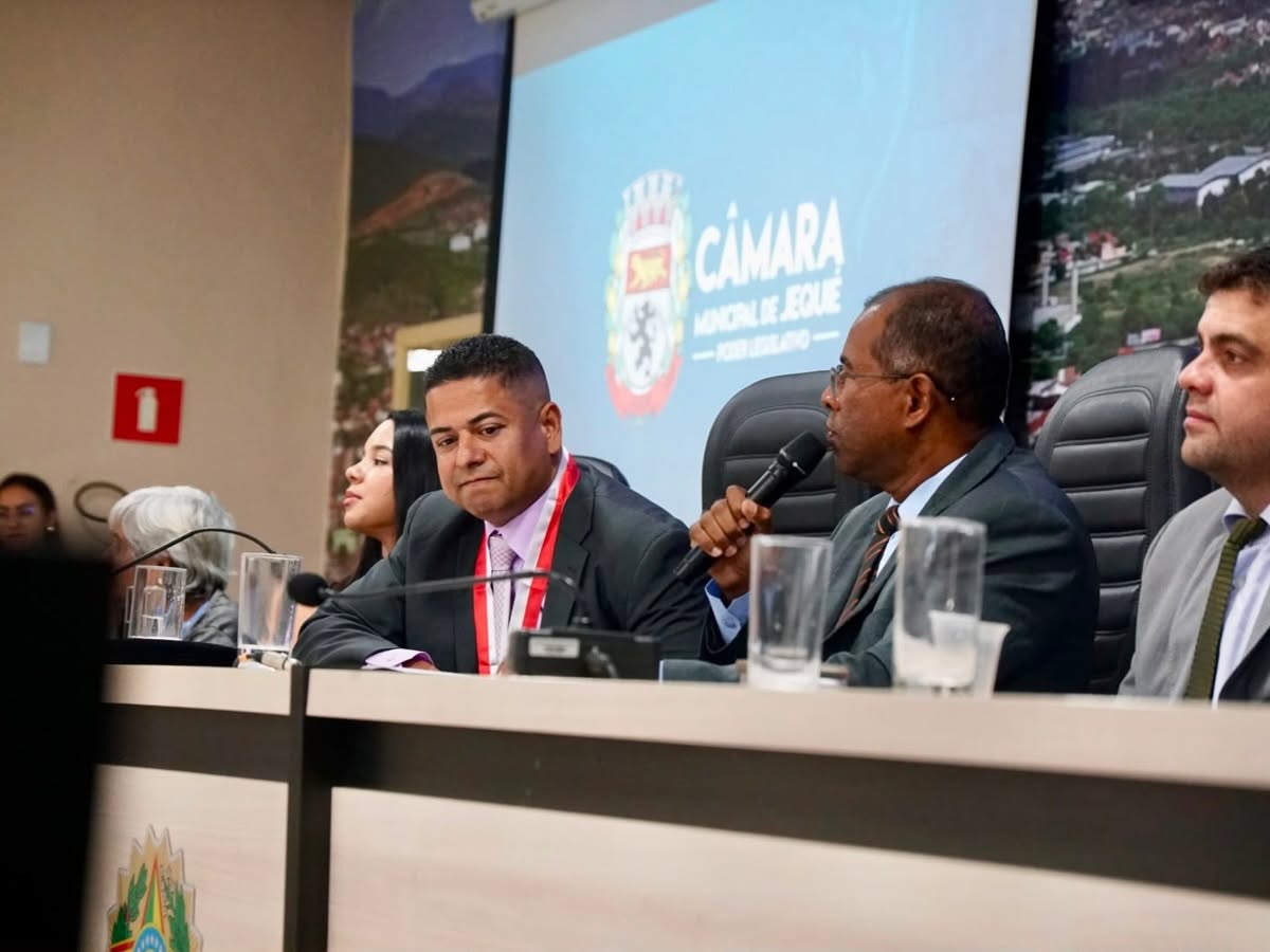 Vereador Tinho é agraciado com Comenda em reconhecimento ao seu trabalho pelo futebol feminino Vereador Tinho é agraciado com Comenda em reconhecimento ao seu trabalho pelo futebol feminino