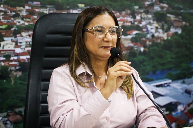 Moana Meira apresenta Moção de Aplausos pelo Dia do Assistente Social