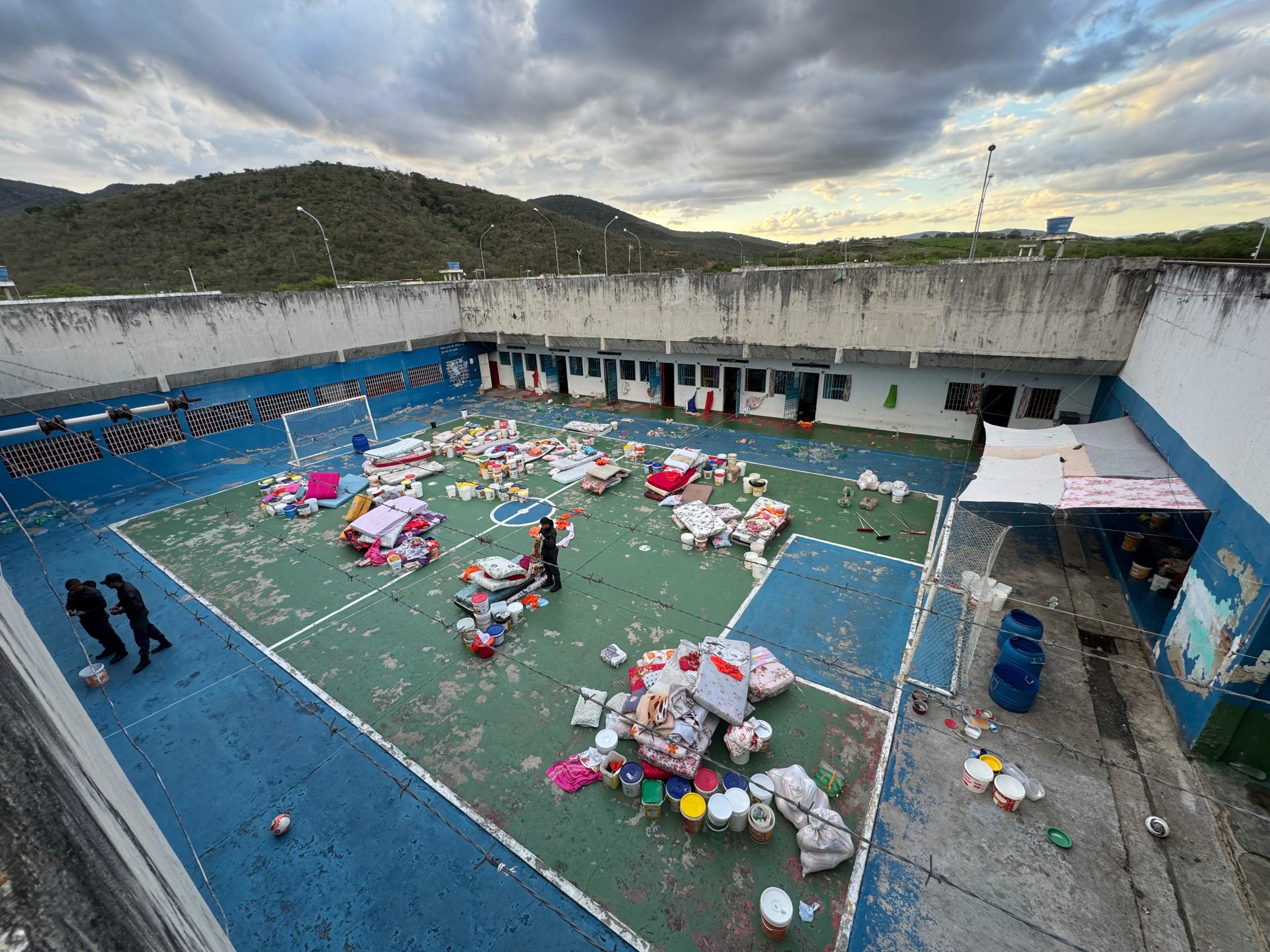 Revista no Conjunto Penal de Jequié apreende celular, drogas e dinheiro