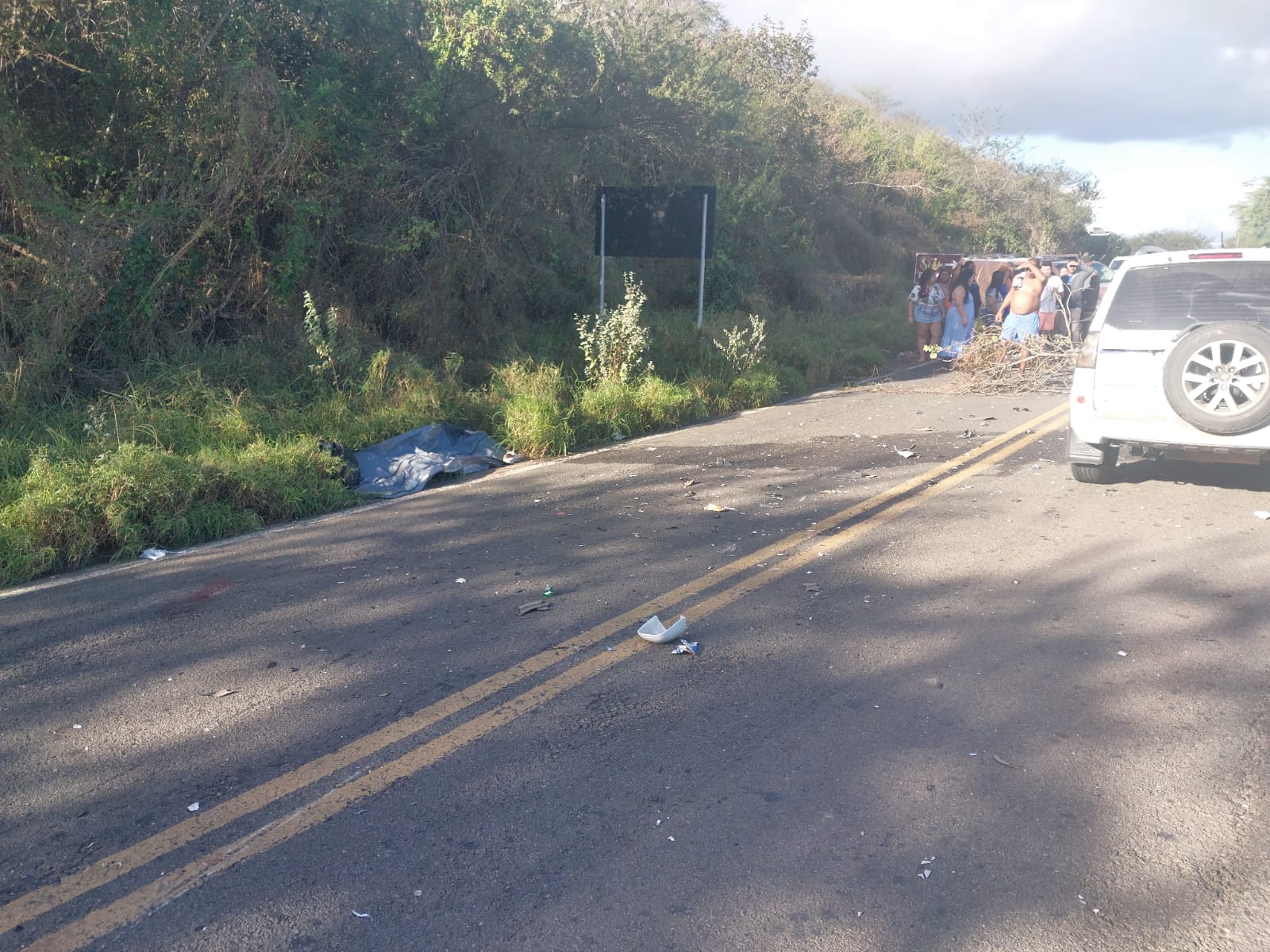 Motociclista morre em colisão frontal com caminhonete na BR-330, em Jequié Motociclista morre em colisão frontal com caminhonete na BR-330, em Jequié