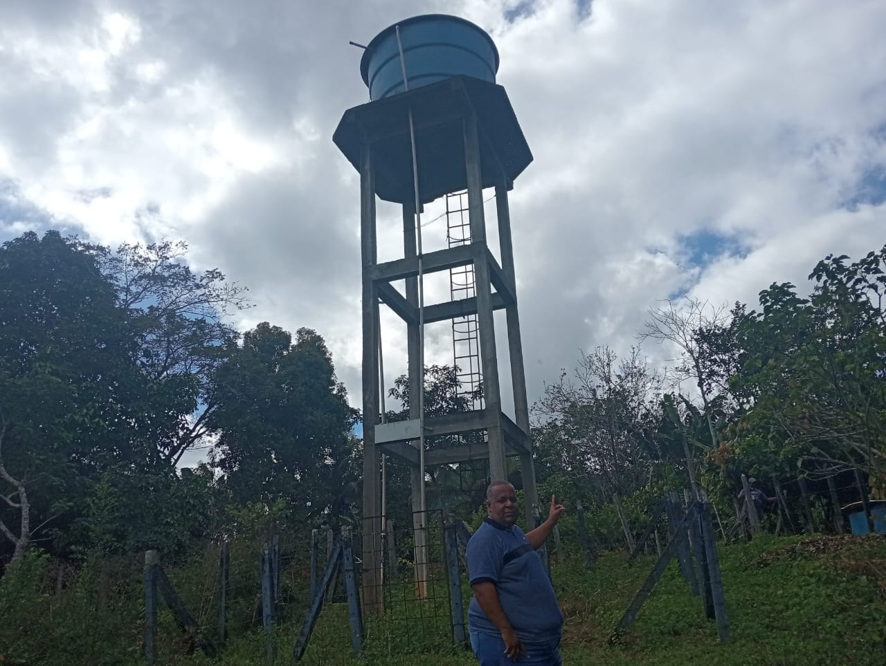 Itagi : Vereador Gielton Bispo intermedia e Prefeitura de Itagi garante nova caixa dágua para a região da Venda Grande.
