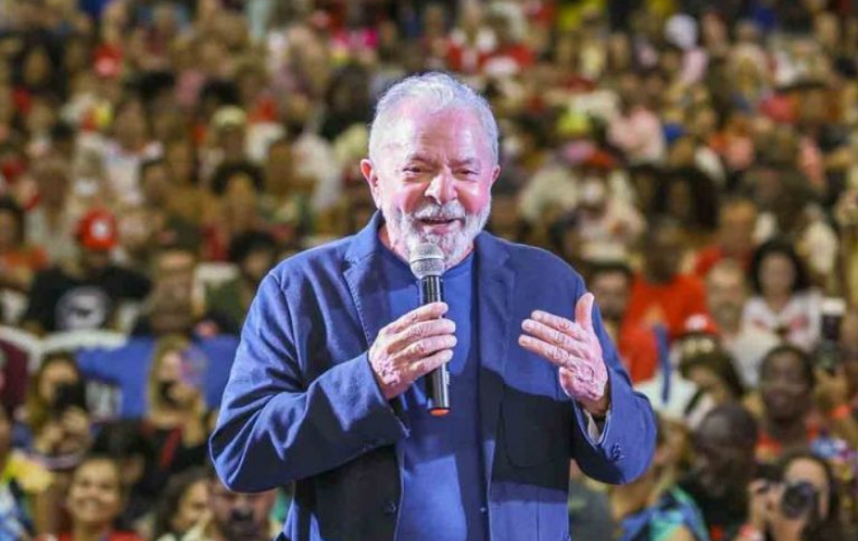 Lula, STF e Congresso são reprovados pela maioria dos brasileiros, diz pesquisa Lula, STF e Congresso são reprovados pela maioria dos brasileiros, diz pesquisa