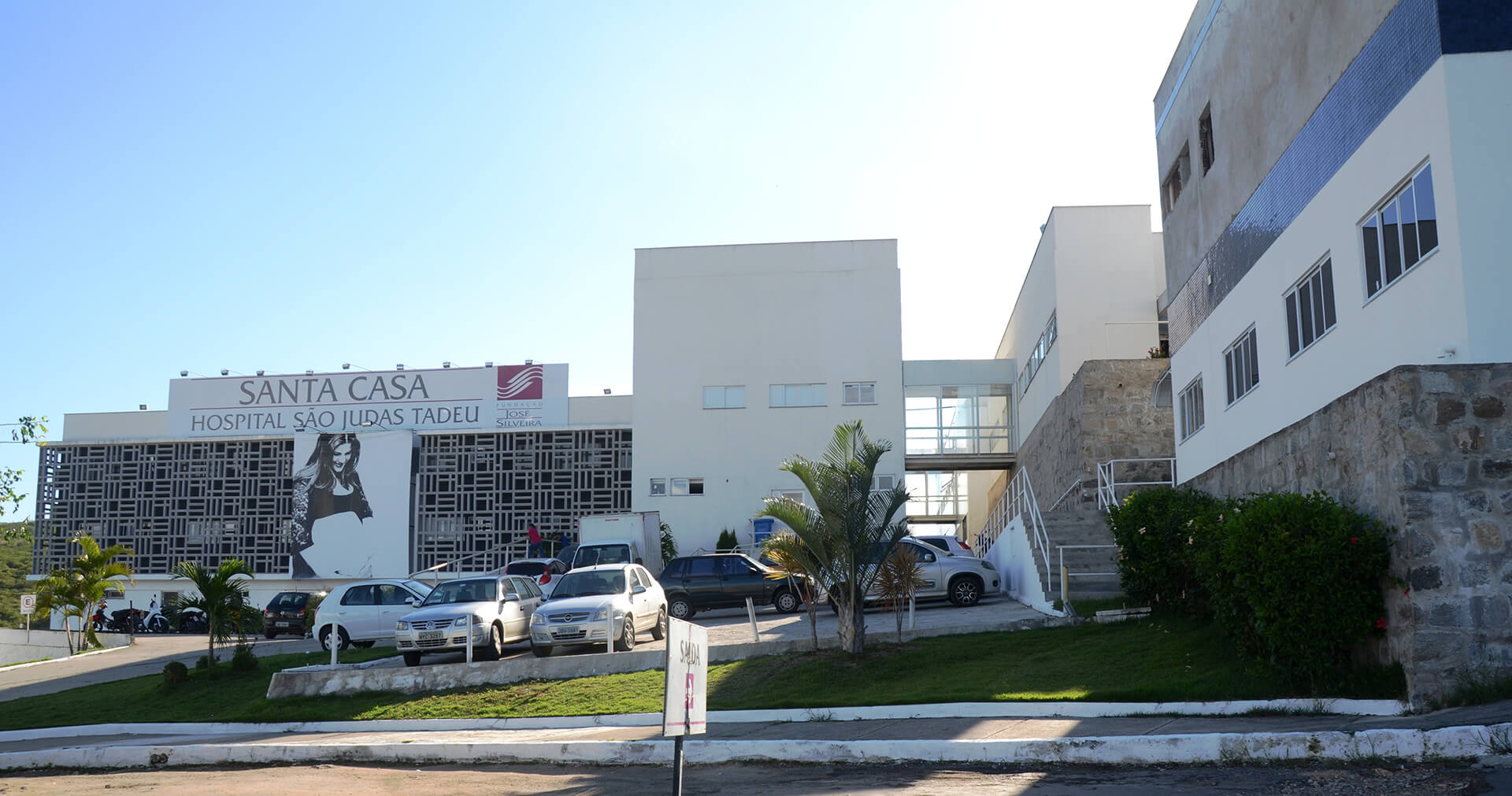Pai denuncia dificuldade para registrar filha após suposto erro em documento emitido pela Santa Casa de Jequié
