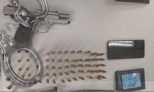 Suspeito morre após confronto com a PM e armamento é apreendido em Jequié Suspeito morre após confronto com a PM e armamento é apreendido em Jequié