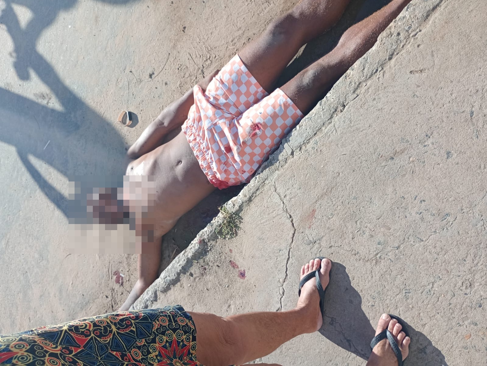 Homem é executado a tiros no bairro Mandacaru, em Jequié; suspeitos são presos Homem é executado a tiros no bairro Mandacaru, em Jequié; suspeitos são presos