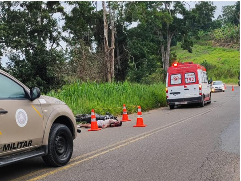 Colisão entre moto e van deixa um morto e um ferido na BA-650 entre Ibirataia e Ipiaú