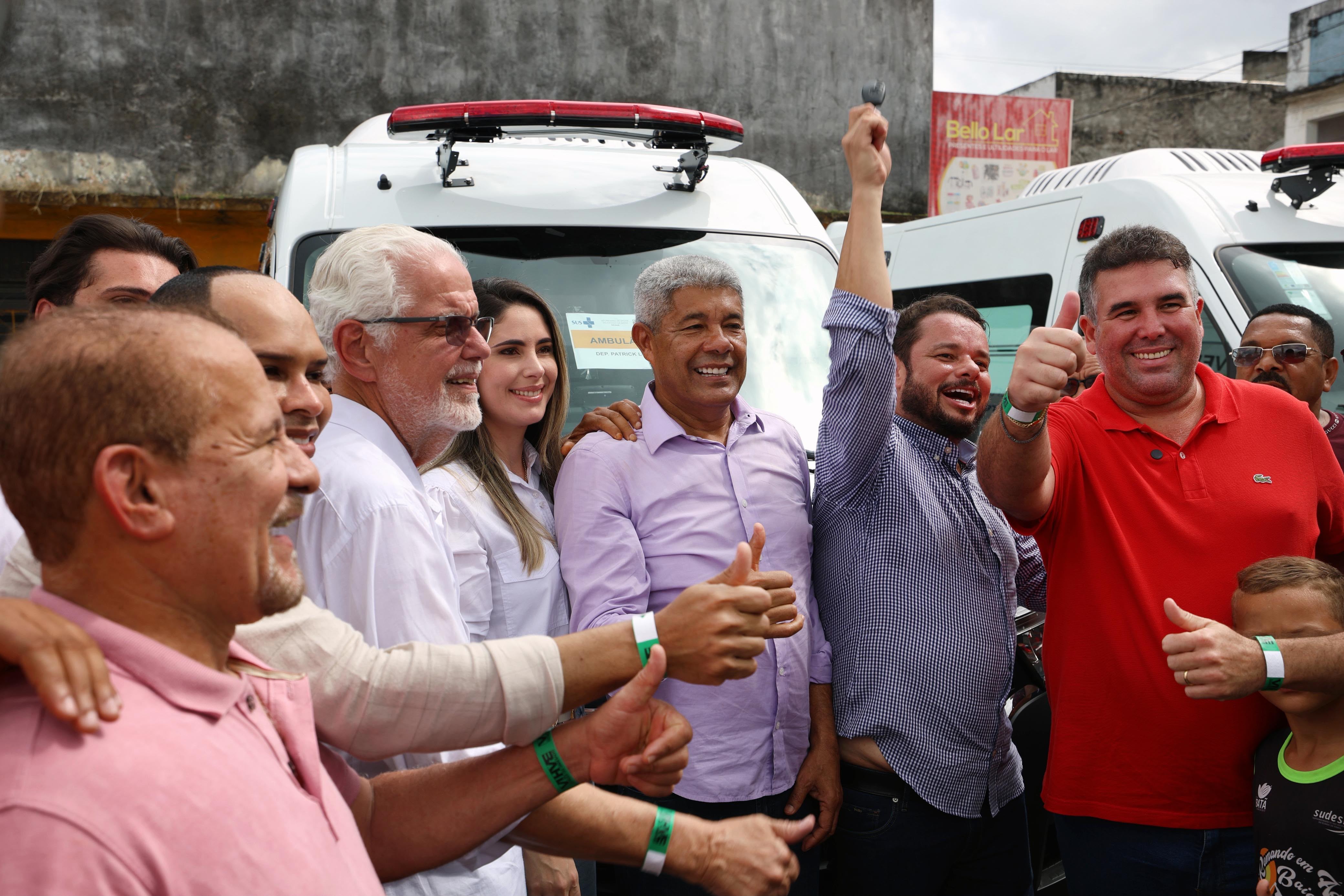 Patrick Lopes acompanha visita de Jerônimo em Ubatã e destina ambulância ao município Patrick Lopes acompanha visita de Jerônimo em Ubatã e destina ambulância ao município