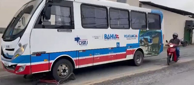 Tragédia na BR-116: Micro-ônibus de Ipiaú tomba e colide com carreta matando duas pessoas