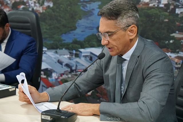 Gutinha reforça pedido por reforma do cemitério de Itaibó e rede de água Gutinha reforça pedido por reforma do cemitério de Itaibó e rede de água