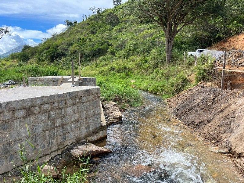 Obra de ponte na região do Baixão avança e garante mais segurança para comunidades rurais