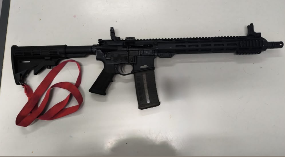Polícia Militar apreende fuzil em Jequié durante operação contra facções criminosas Polícia Militar apreende fuzil em Jequié durante operação contra facções criminosas