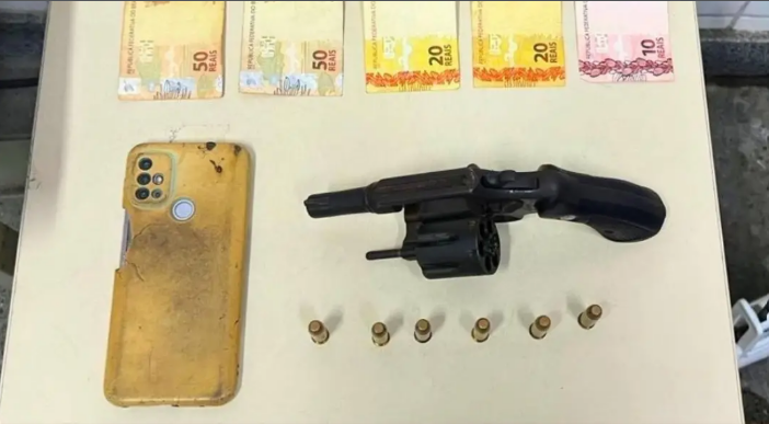 PM prende homem armado após perseguição no Curral Novo, em Jequié