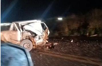 Colisão frontal entre carro e caminhão deixa uma vítima morta na BR-116, em Jaguaquara