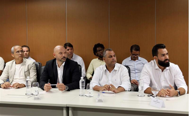 Prefeito de Jitaúna integra reunião estratégica com o governador Jerônimo sobre o cacau Prefeito de Jitaúna integra reunião estratégica com o governador Jerônimo sobre o cacau
