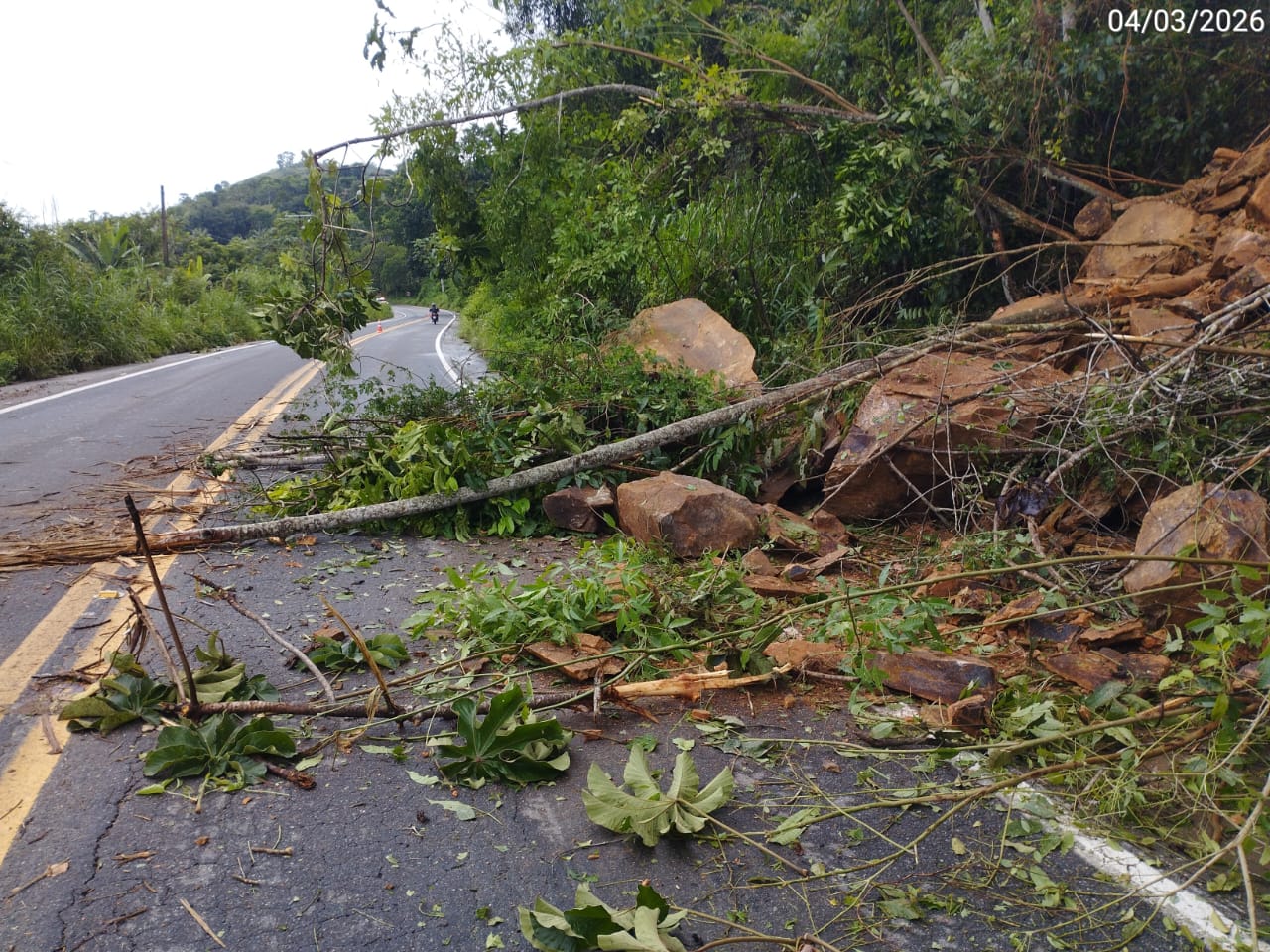 Chuvas provocam interdições parciais na BR-330 em Jitaúna