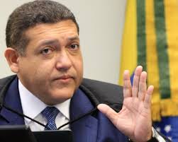 Nunes Marques dá 20 dias à PGR em ação que tenta reverter condenação de Bolsonaro