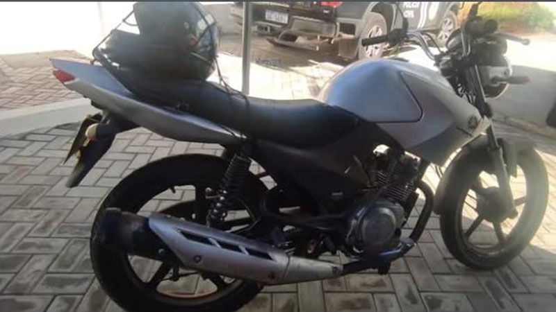 Polícia Militar recupera motocicleta com restrição de roubo em Jequié Polícia Militar recupera motocicleta com restrição de roubo em Jequié