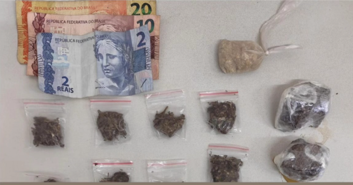 Suspeito é preso com drogas durante ação policial no bairro Vilela, em Ilhéus
