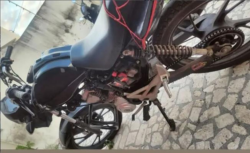 Motocicleta roubada é encontrada abandonada no Anel Viário de Jequié Motocicleta roubada é encontrada abandonada no Anel Viário de Jequié