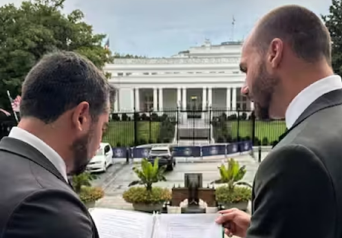 Eduardo Bolsonaro e Paulo Figueiredo se reúnem com governo Trump depois de sessão no STF Eduardo Bolsonaro e Paulo Figueiredo se reúnem com governo Trump depois de sessão no STF