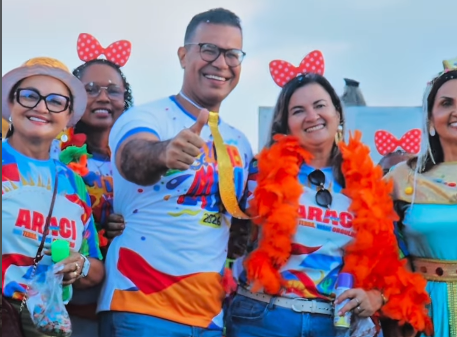 Silva Neto destaca valorização da cultura durante participação no Bloco do Mofo em Araci