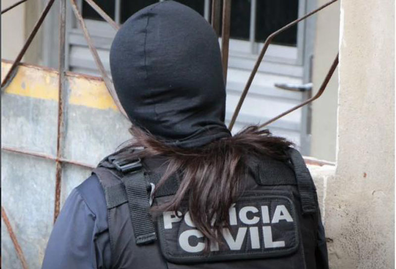 Homem é preso por amputar os dedos da esposa que queria a separação