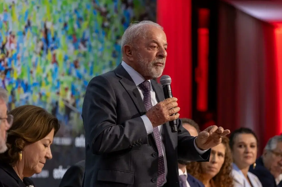 Lula diz à sua campanha que não irá a debate da Globo Lula diz à sua campanha que não irá a debate da Globo