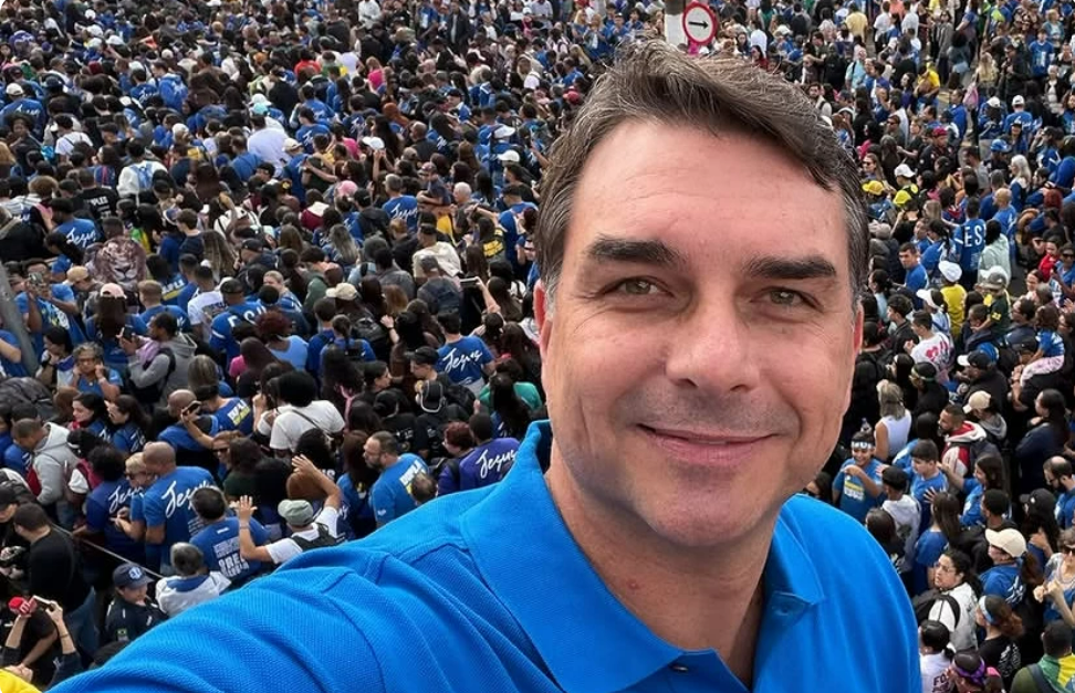 Nordeste lidera crescimento de Flávio Bolsonaro em votos; Bahia registra avanço de 400 mil Nordeste lidera crescimento de Flávio Bolsonaro em votos; Bahia registra avanço de 400 mil
