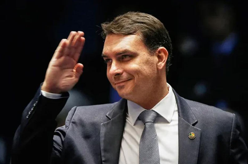 Flávio Bolsonaro vence em 2º turno contra Lula, diz pesquisa Flávio Bolsonaro vence em 2º turno contra Lula, diz pesquisa